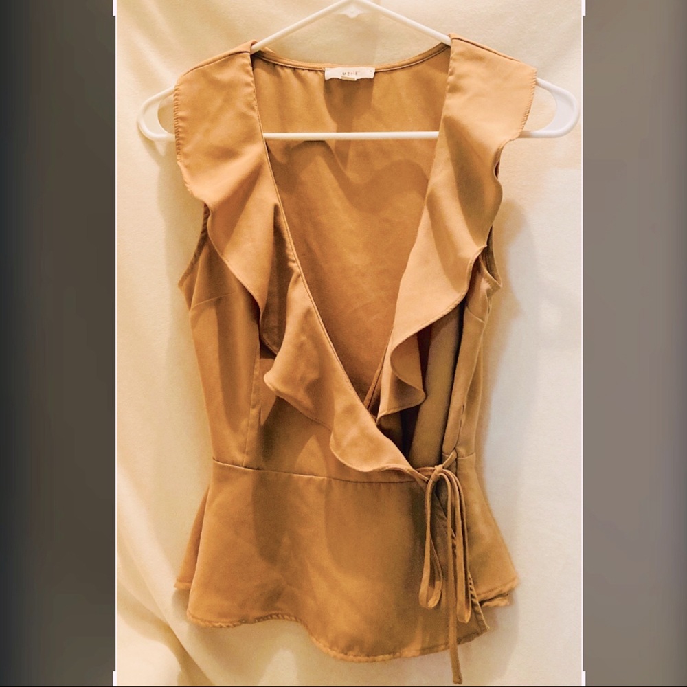 MINE Top / S deep V ruffles on entire neckline